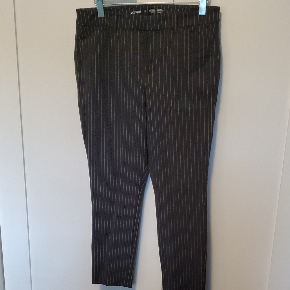 Old Navy Black Skinny Pants with Modern Fit